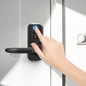 Fingerprint smart door lock